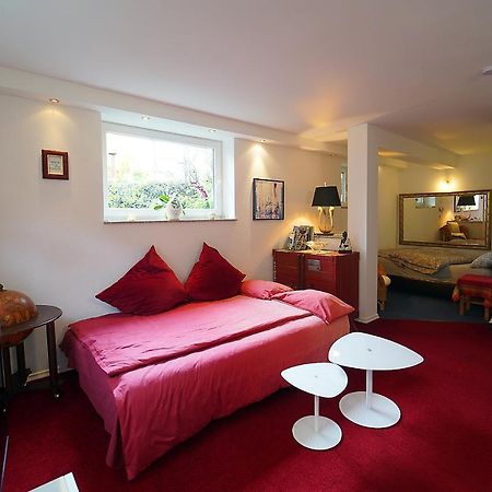 Freundliche Ferienwohnung Bad Urach Bagian luar foto