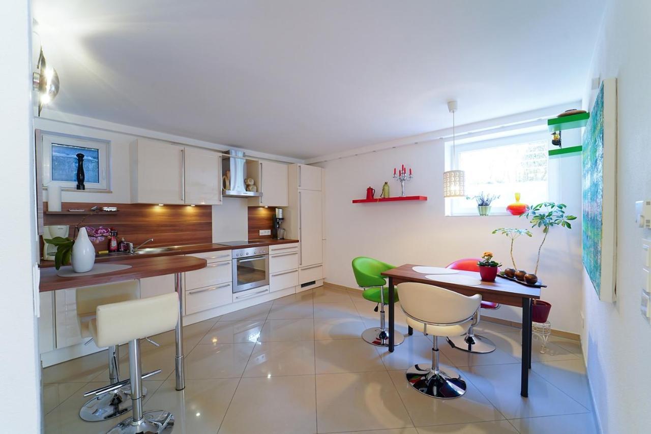 Freundliche Ferienwohnung Bad Urach Bagian luar foto