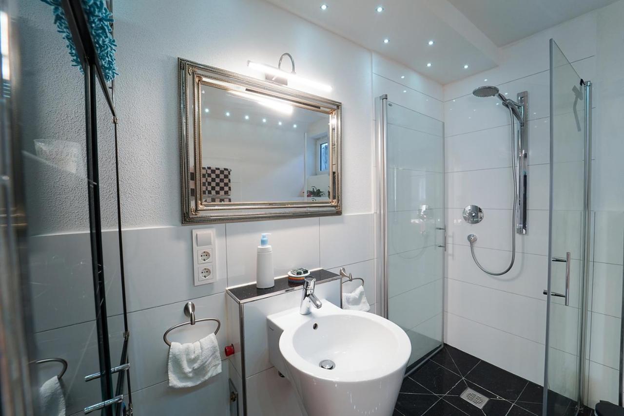 Freundliche Ferienwohnung Bad Urach Bagian luar foto